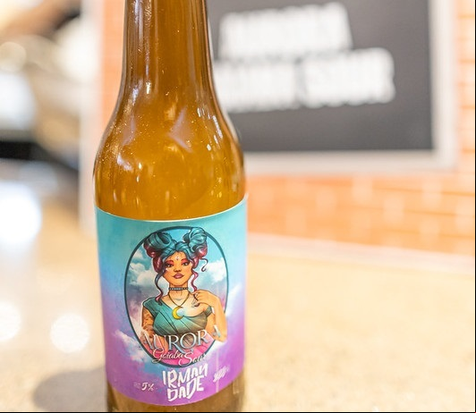 Cerveja Aurora Goiaba Sour, da Cervejaria Irmandade