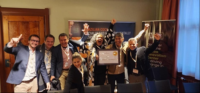 O produtor rural Luciano Ramos de Lima, de Ilhéus (BA), comemora a conquista da medalha de ouro