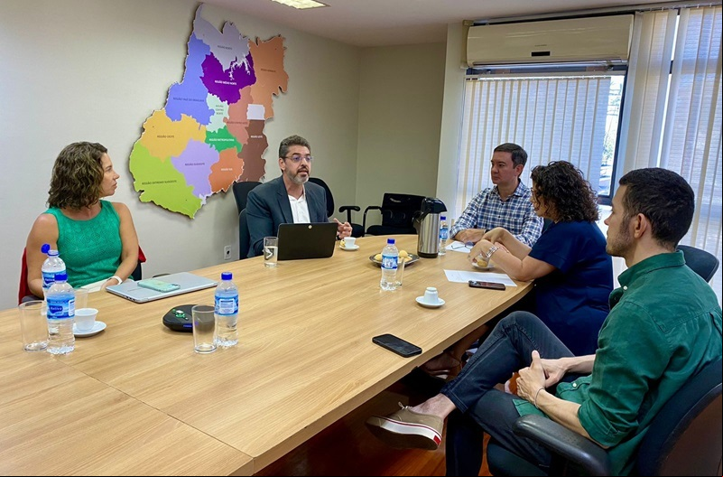 Cláudia Mendes, Nelson Ananias, coordenador de Sustentabilidade da CNA, o vice-presidente da Faeg, Eduardo Veras, e a secretária de Meio Ambiente de Goiás, Andrea Vulcanis, discutem início do RetifiCAR no estado. Foto: Ascom Faeg