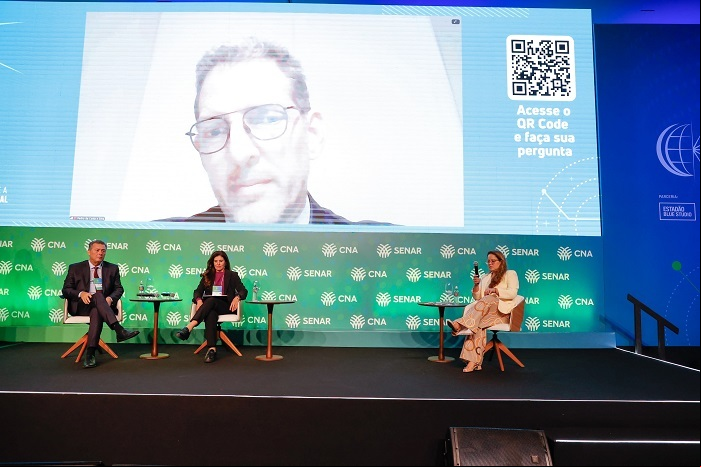 Pedro da Costa e Silva, embaixador do Brasil junto à União Europeia (no telão)