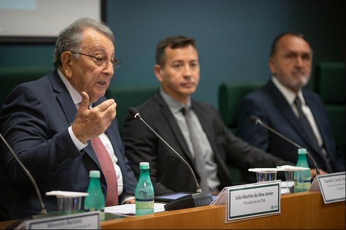 João Martins, presidente da CNA (à esquerda)
