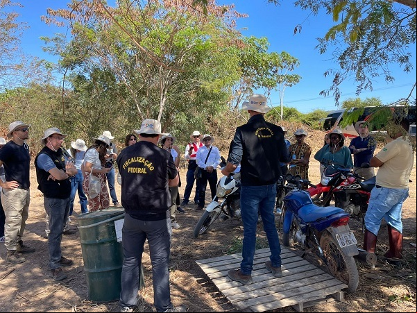 Visita técnica à produção de algodão no Oeste da BA. Visita técnica à produção de algodão no Oeste da BA.
